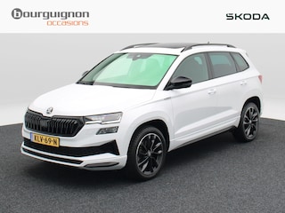 Skoda Karoq 1.5 TSi 150 Pk Automaat Sportline Business | Trekhaak | Stoel/Stuurverwarming | Panorama dak | Matrix LED | Camera | CarPlay | Parkeersensoren | 18 Inch | 50.137 Km !!