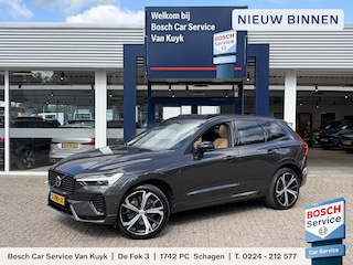 Volvo XC60 2.0 T8 Plug-in hybrid AWD Ultimate Dark / Automaat / NL-Auto / 455PK ! / Dealer-Onderhouden / Stoelen met Massagefunctie / Stoel- en Stuurverwarming / Open-Panodak / Adaptieve Cruise-Control + Pilot-Assist / Stoelverkoeling / Head-Up Display / Apple-Carlay & Android-Auto / 360°-Camera / Bowers & Wilkins Audio / Dodehoek-Detectie / Elektr.- Stoelen met Geheugen / Elektr.-Achterklep / Draadloze-Telefoonlader / Keyless / Full-LED / DAB Radio-Bluetooth / Navi / 21'' LMV / ENZ.