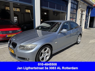 BMW 320i Business Line NL AUTO. IN NIEUW STAAT.