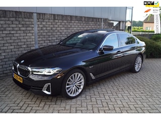 BMW 530e Business Edition Plus Autom Schuifdak Luxe Leder Adaptieve Cruise Softclose Head-Up Navi Camera Clima ENZ NL Auto
