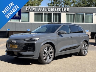 Audi Q6 e-tron Launch edition 83 kWh BOMVOL! | ELEK. TREKHAAK | STOEL VERWARMING VOOR EN ACHTER | KEYLESS | 360 CAMERA | STUURVERWARMING | FABRIEKS GARANTIE TM 01-08-2027 |