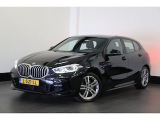 BMW 118i Business Edition Plus M-Sport Dealer OH | Leder | Navi | Cruise | Carplay | Sfeer | €18.900,- incl. BTW