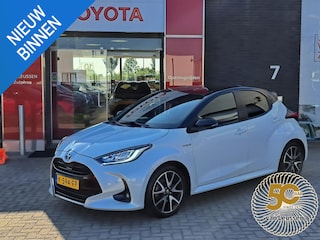 Toyota Yaris 1.5 Hybrid Executive DODEHOEK PARELMOER SPORTSTOELEN STOELVERWARMING PDC LED