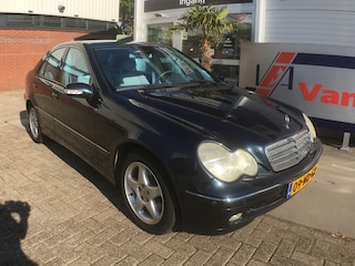 Mercedes-Benz C-klasse 240 Avantgarde NL auto, afneembare trekhaak, volledige historie, nwe apk bij levering