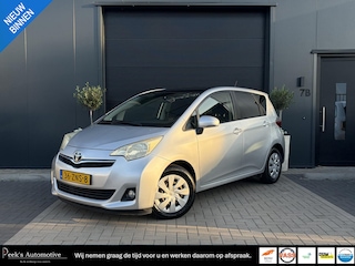 Toyota Verso-S 1.3 VVT-i Aspiration | Automaat | Climate | Panoramadak | Camera | Trekhaak | All season banden | APK t/m 5-2027 | Super!!