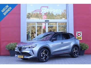 Alfa Romeo Junior 1.2 145PK IBRIDA SPECIALE | PANORAMA SCHUIF/KANTEL DAK | TECHNO PACK: LED MATRIX KOPLAMPEN/AUTOMATISCH DIMMENDE BINNENSPIEGEL/DRAADLOZE TELEFOONLADER/ELEKTRISCH VERSTELBARE EN VERWARMBARE ZIJSPIEGELS MET DODEHOEK DETECTIE, ELEKTRISCH INKLAPBAAR/NAVIGATIE/HANDS-FREE ACHTERKLEP/KEYLESS ENTRY/USB TYPE C/ADAPTIVE CRUISE CONTROL MET LANE CENTERING EN FILE-ASSISTENT/ACHTERUITRIJ CAMERA MET DYNAMISCHE RIJLIJNEN/AUDIOSYSTEEM MET 6 SPEAKERS | PREMIUM PACK: "SPIGA" STOFFEN/ECOLEDER BEKLEDING MET RODE ACCENTEN - 6-VOUDIG ELEKTRISCH VERSTELBARE BESTUURDERSSTOEL, 6-VOUDIG VERSTELBARE PASSAGIERSSTOEL/VERWARMBARE VOORSTOELEN/LEDEREN STUURWIEL/AMBIENT LIGHT/INTERIEURVERLICHTING VOOR EN ACHTER MET LED TOUCH/DONKERE GETINTE ACHTERRUITEN/HOOGGLAS ZWARTE BODYKIT MET RODE ACCENTEN | 18" LICHTMETALEN VELGEN "PETALI" | DRAADLOZE APPLE CARPLAY/ANDROID AUTO |