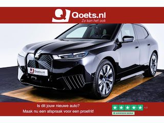BMW iX xDrive40 Sportpakket - Trekhaak - Panoramadak - Multifunctionele stoelen voor - Getinte Ruiten -