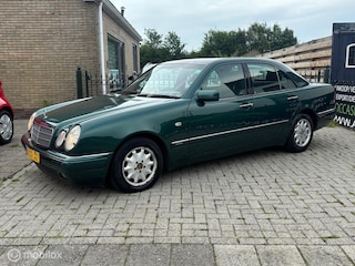 Mercedes-Benz E-klasse 200 CDI Avantgarde | automaat | trekhaak | airco | cruise control | nieuwe apk bij aflever