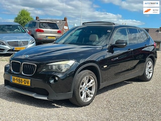 BMW X1 SDrive20i Business Automaat Pano Cruise PDC LMV Leer StoelVerwarming Nette Auto