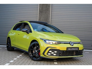 Volkswagen Golf 1.4 eHybrid GTE | Pano | Vol Leder | Head up | IQ | Elektr. trekhaak | Black Style | 19' Estoril | LED verstralers onderbumper | Uniek > Letterlijk full option | Yellow metallic