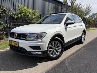 Volkswagen Tiguan 1.4 TSI Comfortline / NAVI / PANORAMADAK / TREKHAAK / 155dkm! NAP !