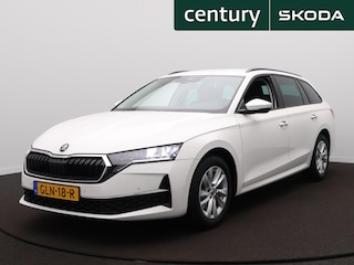 Skoda Octavia Combi 1.5 TSI First Edition | Zwenkbare trekhaak | PDC | ACC | Carplay |