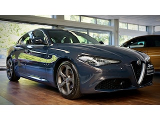 Alfa Romeo Giulia 2.0T Super | Sport uitlaat | leder | Breedset | 12 mnd Bovag |