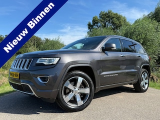 Jeep Grand Cherokee 3.0 CRD Overland Automaat / Grijs Kenteken / Panoramadak / Leder / Camera / Navi / Clima / Trekhaak / Cruise /
