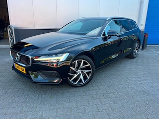 Volvo V60 2.0 T4 190pk Momentum Pro Automaat / Wegklapbare haak ( max. 1.800kg ) / Leer/stof / 18" LM / Navi / Camera / Orig. NL