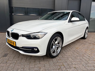 BMW 318i Luxury, Cruise, Clima, PDC, LED, Stoelv. 18"