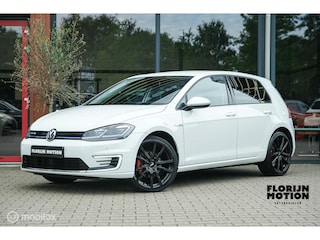 Volkswagen Golf | SOH 88% | LED | ACC | Leder | Clima | CarPlay | Stoelverwarming | Digidash | Navi | 19 Inch velgen | All Seasons | Rijklaar