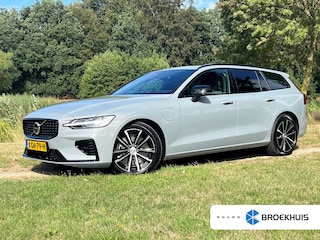 Volvo V60 2.0 T8 Plug-in hybrid AWD Plus Dark | Panoramadak | Trekhaak | HUD | Harman/Kardon |