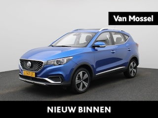 MG ZS EV Luxury 45 kWh | Automaat | Panoramadak | Leder | Navigatie | Airco | Achteruitrijcamera | Apple Carplay / Android Auto | Stoelverwarming | Lichtmetalen Velgen |