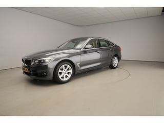 BMW 3-serie GT 320i Automaat / Active Cruise / Trekhaak / Leder / Camera / Head-up / Park assist / Electrische stoelen