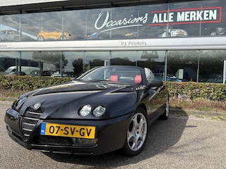 Alfa Romeo Spider 2.0 JTS Turismo Airco - Cd-wisselaar - Centrale vergrendeling - Elektrische ramen - Lederen bekleding - Licht metalen velgen 17 inch - Mistlampen - Navigatie - Stuur leder - Lederen versnellingspook