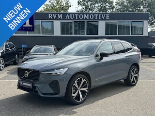 Volvo XC60 2.0 T8 Plug-in hybrid AWD Ultra Dark SOH 100% | 21'' INCH WIELEN | HARMAN KARDON BOXEN | MEM. SEATS | VOOR & ACHTER STOELEN VERWARMD | STUURWIEL VERWARMD | PANO | KEYLESS | DODE HOEK | RIJKLAAR + 12 MND BOVAG GARANTIE |