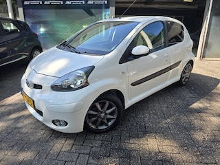 Toyota Aygo 1.0-12V Dynamic Navigator | AUTOMAAT | 2E EIGENAAR | 3/6 OF 12MND GARANTIE | AIRCO | LMV |