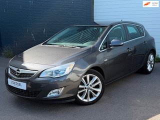 Opel Astra 1.6 Turbo Cosmo 179PK/STOEL-STUURVERWARMING/NAVI/LMV/PDC