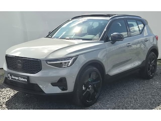 Volvo XC40 2.0 B3 Ultra Black Edition 20” Wielen - Panoramadak - Lounge-pakket - Harman Kardon Audio - 360 Cam - Alarm - Climate - R980 Interieur – Power seats met memory Links - Two Tone – Full led koplampen –Donkere hemel