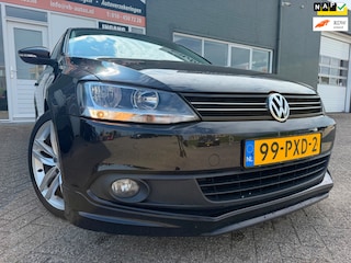 Volkswagen Jetta 1.2 TSI Comfortline met parkeersensoren en cruise controle en airco