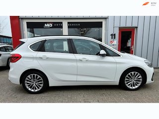 BMW 2-serie Tourer 220i High Executive Trekhaak/LED