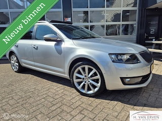 Skoda Octavia Combi 1.2 SCHUIFKANTELDAK XENON PDC 17" NAP