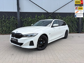 BMW 3-serie Touring 320e xDrive |Innovation Pack|Adaptive LED|HUD|Shadow-line|NAVI|CAM|Carplay