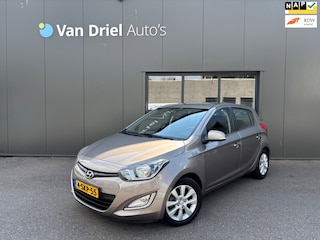Hyundai i20 1.2i i-Deal / Airco / Navigatie!