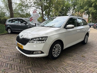 Skoda Fabia Combi 1.0 TSI Ambition. Wij zijn altijd de goedkoopste met de beste Vakgarage BOVAG service.