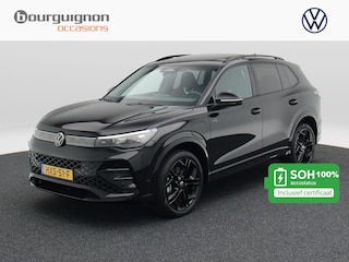 Volkswagen Tiguan 1.5 204 Pk eHybrid R-Line | Black Style | Panoramadak | Adaptive Cruise | Trekhaak | Massage | Camera | CarPlay | 20 Inch| 34.103 Km !!