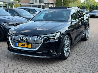 Audi e-Tron 55 quattro S edition 95 kWh / SoH 94,6% / Panoramadak / 360Camera / Head-up / Luxe Leder / Luchtvering / 21'' / B&O / Softclose / Matrix LED / CarPlay / Dodehoek / DAB / ACC / Stoelmassage+Ventilatie