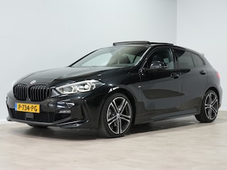 BMW 118i Executive 50 Jahre Editie M Sport Panoramadak 300