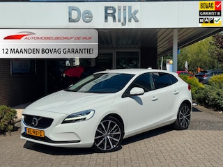 Volvo V40 1.5 T2 Nordic+ | Carplay/Android, Cruise, Stoelverw., Leder, Clima, Trekhaak | |