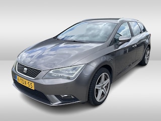 Seat Leon ST 1.2 TSI Style First Edition / Leer&Alcantara / Navigatie / Parkeerhulp V+A / 17'' / Sportstoelen / Getint glas / Cruise Control