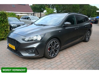Ford Focus Wagon 1.0 EcoBoost ST Line Business | LED Koplampen | Winterpack | Camera | Trekhaak |