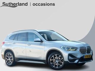 BMW X1 sDrive18i High Executive Edition 140 PK | Afneembare Trekhaak | Dealeronderhouden | Lederen Bekleding | Stoelverwarming | Camera | Head-Up display | Elektrische Klep | LED |