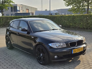 BMW 120i High Executive | Lm velgen | Airco | PDC |