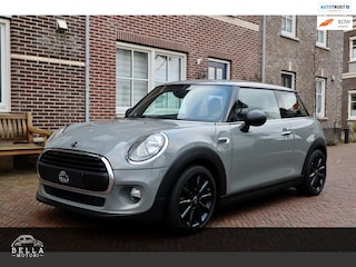 Mini Mini First 1.2 | Moonwalk Grey Metallic | Pepper + Wired + Business | Navigatie Professional | Automatische airco | Stoel