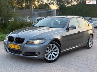 BMW 320i AIRCO CRUISE LEDER NAVI PANO PDC XENON