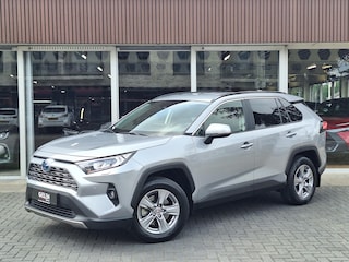 Toyota RAV4 Hybrid 220 AWD Dynamic | Stoelverwarming, Groot scherm, Parkeersensoren, Licht + Regensensor, 1650KG Trekgewicht