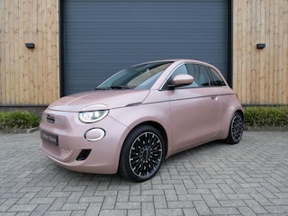 Fiat 500 La Prima 42 kWh 3+1 *Leder *17 inch *Unieke kleur