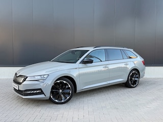 Skoda Superb Combi 1.4 TSI iV Sportline - Navi - Memory Sportstoelen - Camera - Stoel-stuurverwarming - 19" LM velgen - Rijklaar