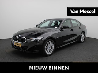 BMW 320e | WORDT VERWACHT | APPLE CARPLAY | ANDROID AUTO | LEDER | NAVIGATIE | LED VERLICHTING | LICHTMETALEN VELGEN | PARKEERSENSOREN | DAB RADIO | BLUETOOTH |