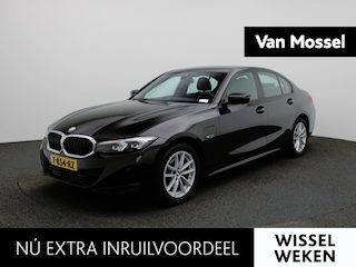 BMW 320e | WORDT VERWACHT | APPLE CARPLAY | ANDROID AUTO | LEDER | NAVIGATIE | LED VERLICHTING | LICHTMETALEN VELGEN | PARKEERSENSOREN | DAB RADIO | BLUETOOTH |